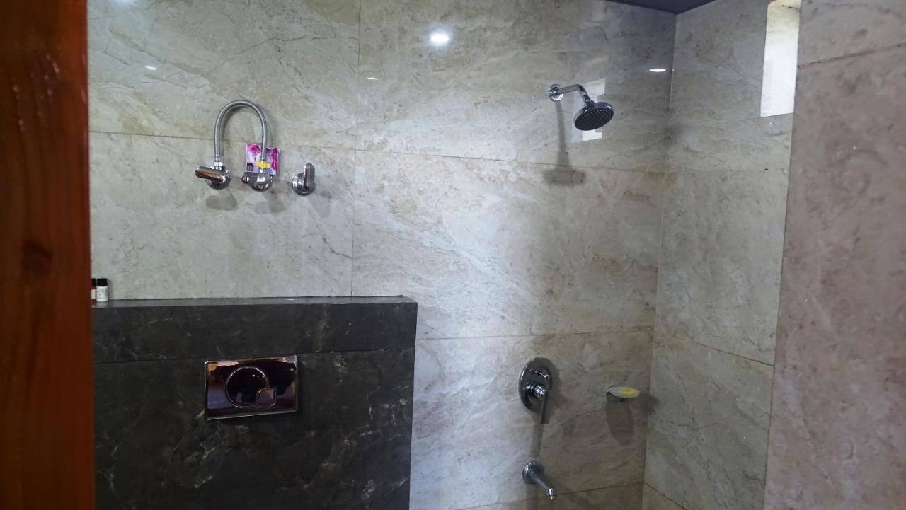 Humble Holiday Inn Kufri Simla Exterior foto