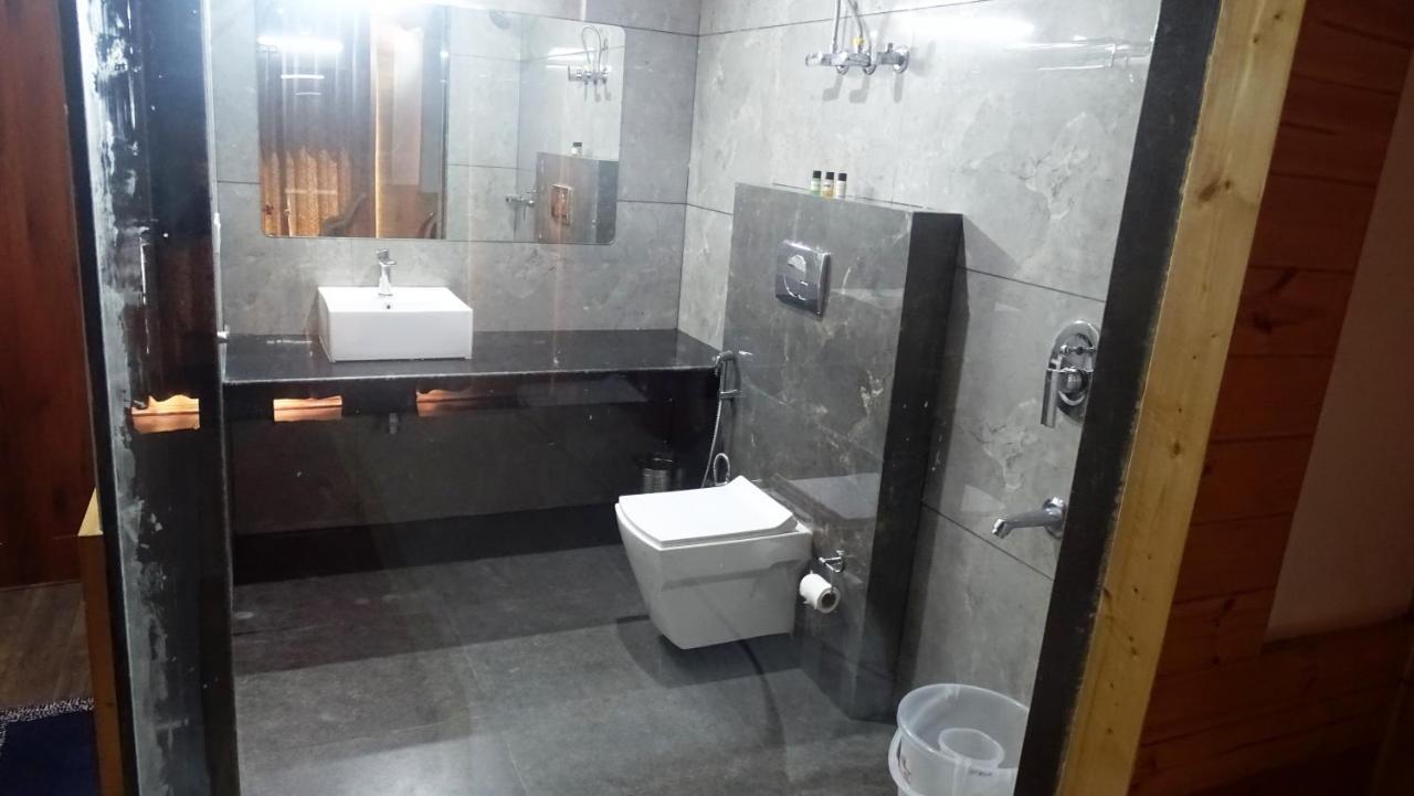 Humble Holiday Inn Kufri Simla Exterior foto