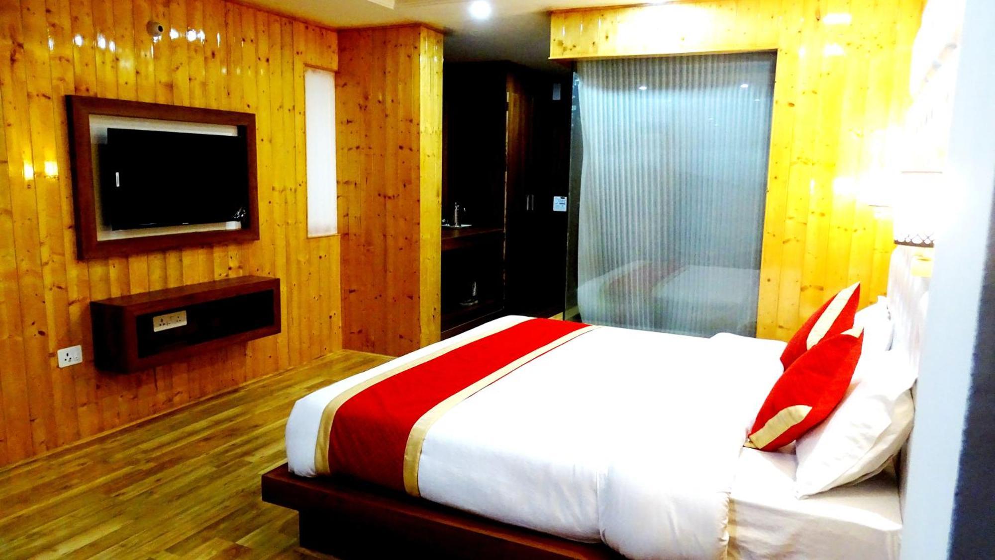 Humble Holiday Inn Kufri Simla Exterior foto